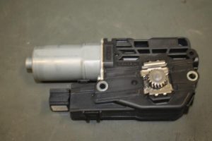 17820788 – 3G5877795 – Schiebedach Motor