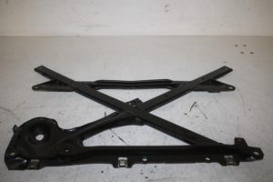 17813716 – 8K2399345E – Steun (diversen)