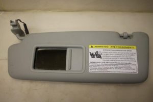 17795908 – 8U0857551FFT9 – Zonneklep