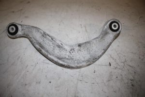 17831603 – 8K0505323F – Draagarm boven links-achter