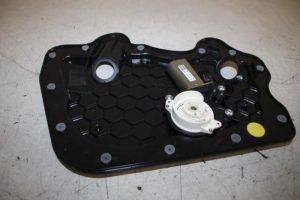 17812803 – 4H0837916 – Deurplaat 4Deurs rechts-voor