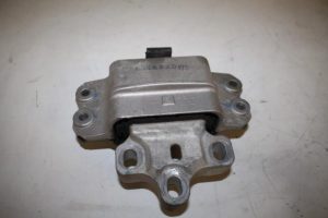 17826303 – 1K0199555Q – Gearbox mount