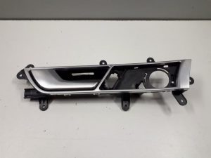 19339201 – 4F0837019C – Portiergreep 4Deurs links-voor