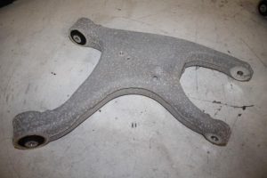 17823762 – 8K0505311J – Draagarm onder links-achter