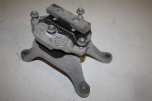 17818651 – 8W0399156AN – Gearbox mount