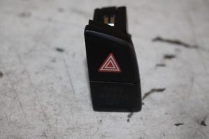 17824745 – 8R1941509AV10 – Paniekverlichtings Schakelaar