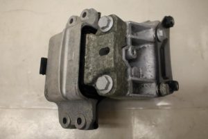 17796282 – 1K0199555L – Gearbox mount