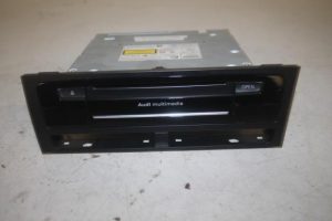 17805735 – 8R1035652F – Multi-media control unit