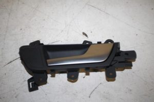 17813753 – 8K08390207PE – Portiergreep 4Deurs rechts-achter