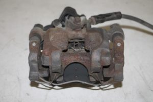 17831442 – 8V0615424 – Remklauw (Tang) rechts-achter