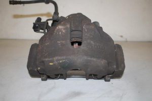 17829032 – 4B0615123 – Remklauw (Tang) links-voor