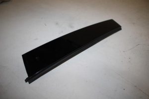 17820104 – 8V5839902B5FQ – B-stijl sierlijst exterieur