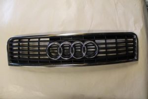 17786294 – 8E0853651F3FZ – Grille