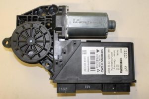 17787011 – 8E2959802F – Raammotor Portier