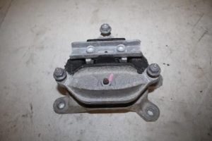 17823376 – 8K0399151CN – Gearbox mount