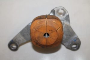 17793654 – 4H0199343D – Motorsteun