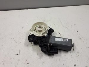 18812204 – 4F0837060 – Motor for power rear door closer, right