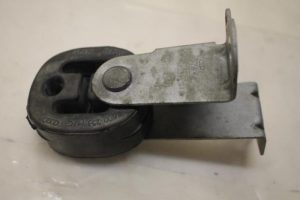 17797521 – 8K0253144E – Steun (diversen)