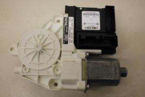 17796039 – 8P0959802N – Door window motor