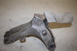 17805383 – 4G0199308E – Motorsteun