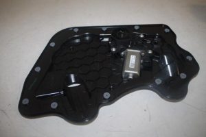 17804027 – 4H0837915 – Deurplaat 4Deurs links-voor