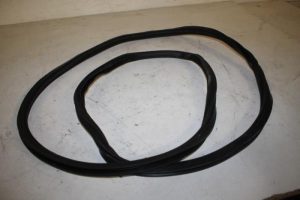 17819869 – 4M0831721C – Portierrubber 4Deurs links-voor