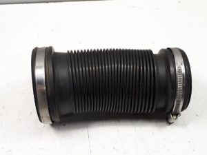 22289990 – 8D0129627 – Air intake hose