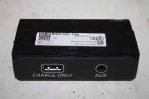 17818816 – 8W0035726 – AUX / USB-Anschluss