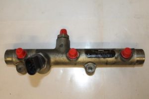 17793933 – 059130089D – Fuel distributor
