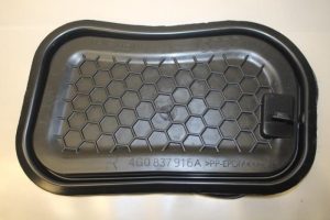 17800047 – 4G0837916A – Deurplaat 4Deurs rechts-voor