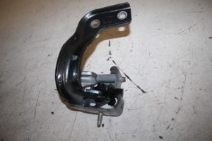17811758 – 8R0827299A – Scharnier Heckklappe