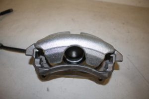 17820510 – 8V0615124D – Remklauw (Tang) rechts-voor
