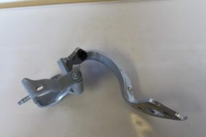 17792346 – 8K9827299 – Tailgate hinge