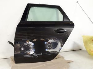 20058057 – 8K9833051D – Tür 4-türig links hinten