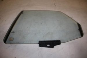 17827381 – 4D1845025 – Rear door window 4-door, left