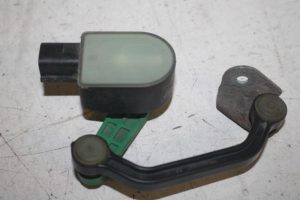 17805907 – 4F0505465M – Xenon hoogteregelaar