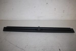 17815590 – 4M0861333BQBC – Rolgordijn links