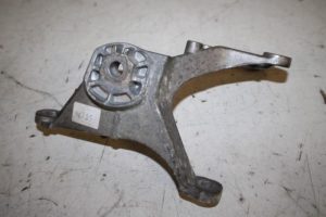 17816122 – 4H0399114D – Gearbox mount