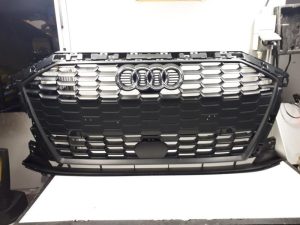 20257523 – 8Y0853651BCKA – Grille