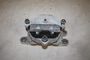 17827399 – 8K0399151CN – Gearbox mount