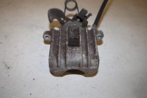 17831118 – 8E0615424G – Remklauw (Tang) rechts-achter