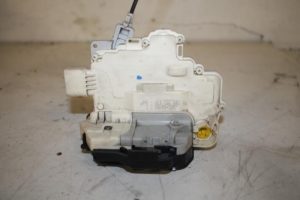 17824309 – 8E1837015AA – Door lock mechanism 4-door, front left