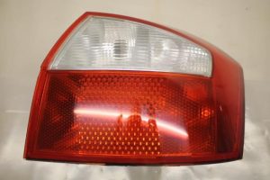 17800831 – 8E5945218 – Achterlicht rechts
