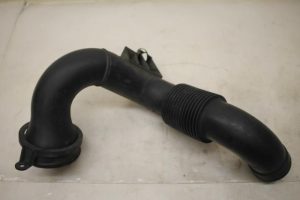 17796582 – 057129609C – Air intake hose