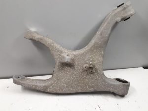 18802768 – 8R0505311F – Draagarm onder links-achter