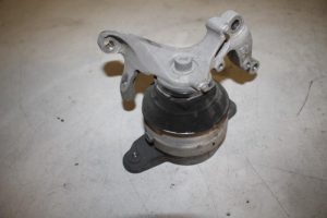 17821517 – 4E0399151CR – Gearbox mount