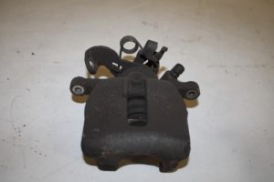 17826165 – 8E0615424H – Remklauw (Tang) rechts-achter