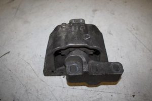 17823019 – 1J0199262BM – Motorsteun