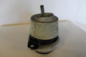 17789295 – 7L8199131A – Motorsteun