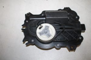 17821515 – 4E0837059 – Schließhilfsmotor Tür links vorne